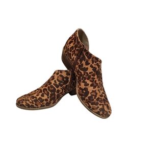Not Rated   Jasper womens faux leather leopard print booties. Size 8 GUC